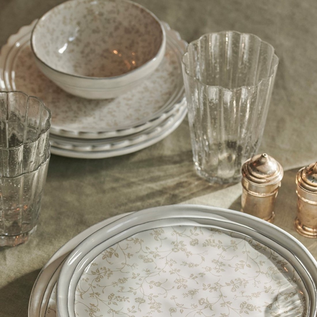 Laura ashley plates outlet
